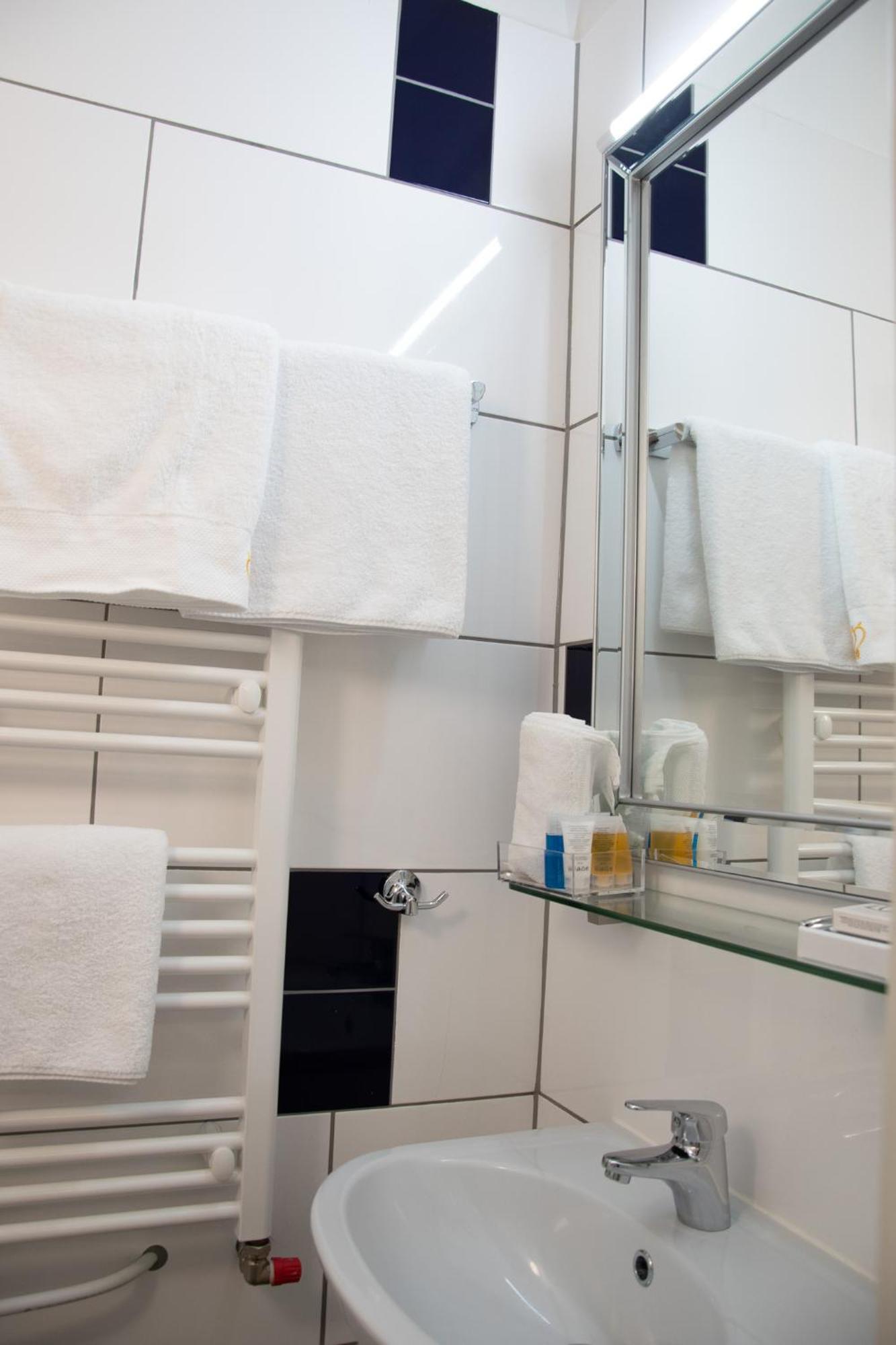Guest Rooms Diamant Biel/Bienne Екстериор снимка